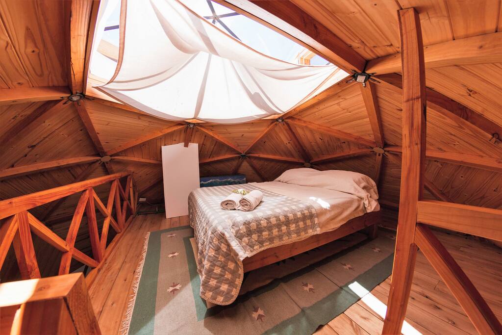 Planta alta. Habitación con techo vidriado