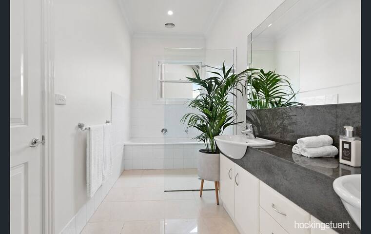 Bright, spacious home close to everything gallery image 2