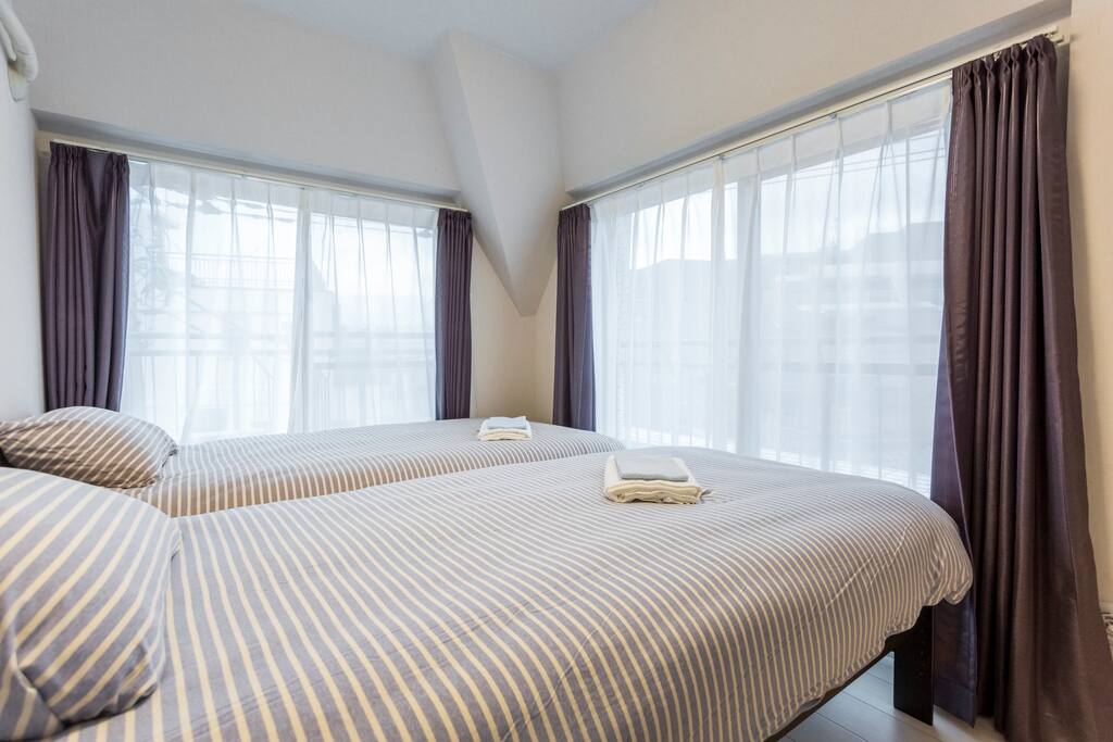 Good big windows in the bedroom