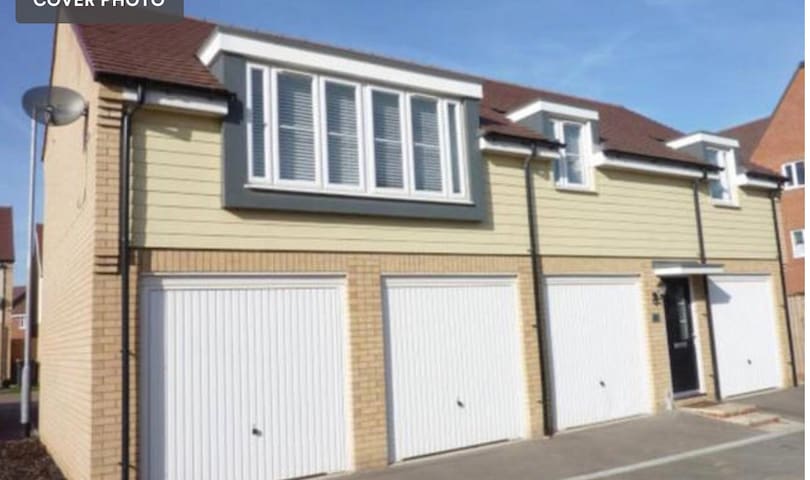 Beautiful light double room in modern coachhouse
