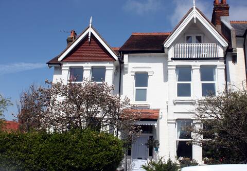 Spacious Family House in Central Brighton