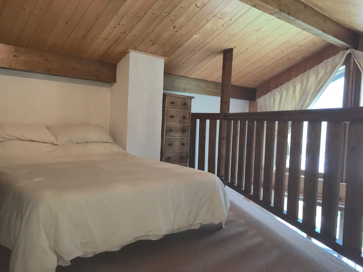 Двойно легло на мецанина 