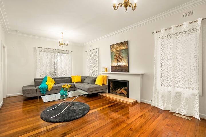 Luxury 3BR, Home & Pool, near Brighton Beach gallery image 2