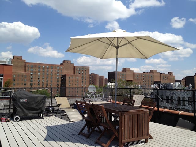 Modern E. Village 2BR w/Roof Deck