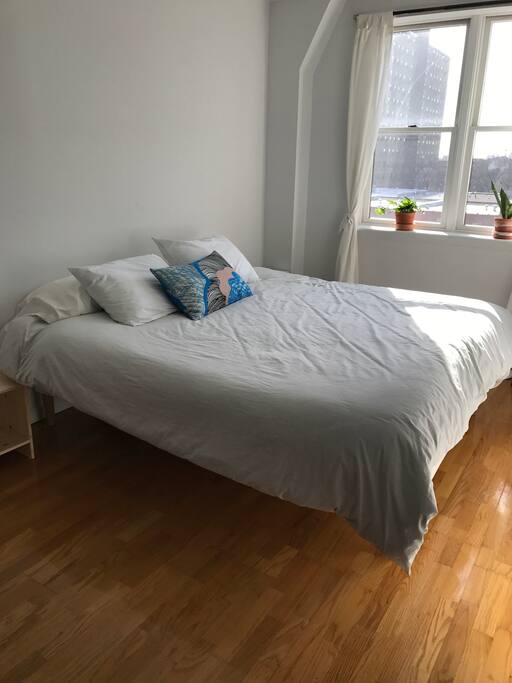 The main bedroom with a queen size bed.