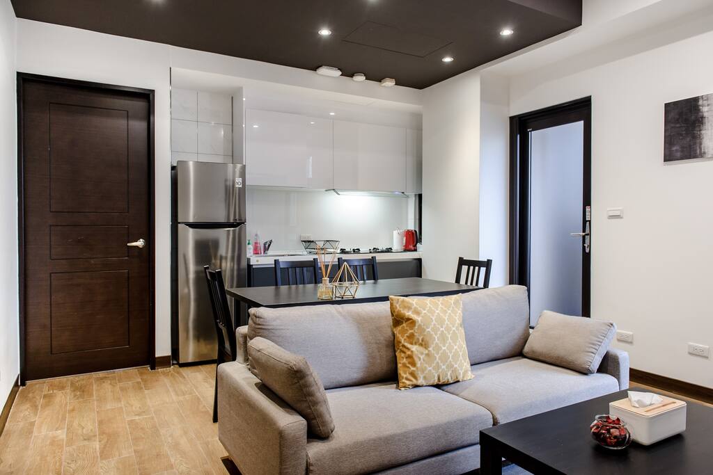 Living area with cable TV and free WiFi