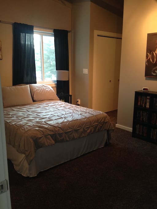 Bedroom #1- Queen Bed