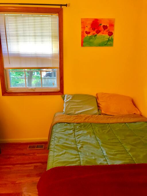 Bay full size bed with window you can open