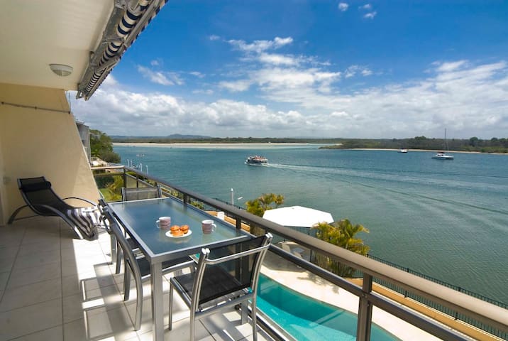 2 Bedroom with Noosa River Breezes