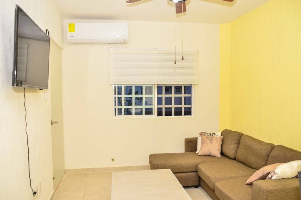 Sala, aire acondicionado, pantalla, wifi