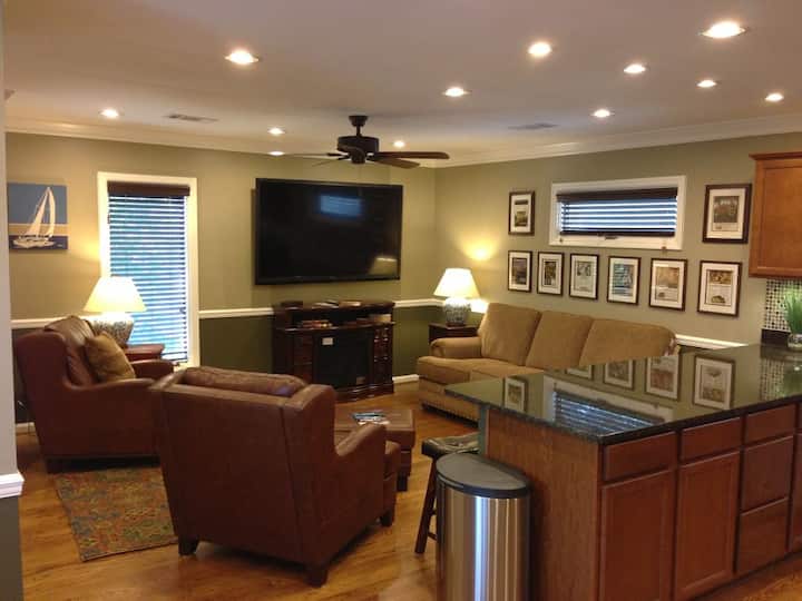 Cabin / Retreat With Lazy River And Pools - Auburn, AL