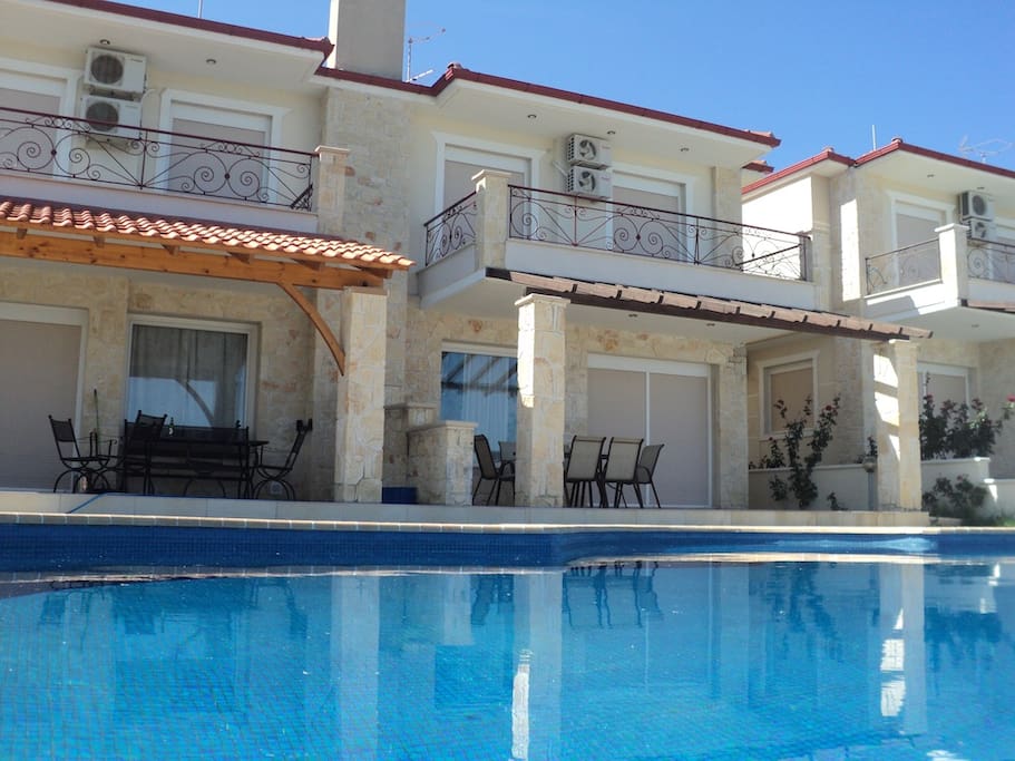 Modern Villa 5 Bedrooms With A Swimming Pool Townhouses