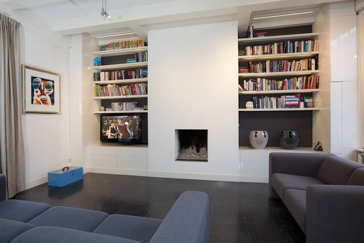 4BR town house, quiet and extremely central gallery image 2