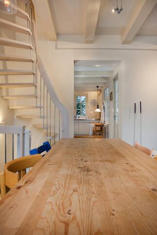 4BR town house, quiet and extremely central gallery image 4