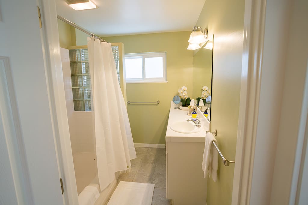 Bathroom (Tub/Shower)