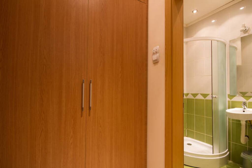 In the anteroom, on the left, there is a big wardrobe with shirt and coat hangers, umbrella and a big space to put your suitcases.