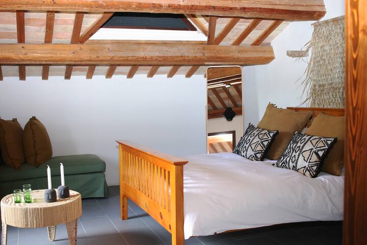 Glavna spavaća soba s vlastitom kupaonicom