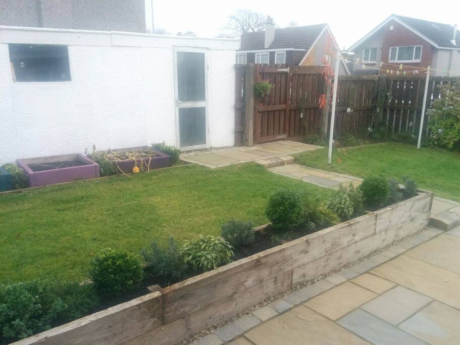 garden , big enough for BBQ and relaxing