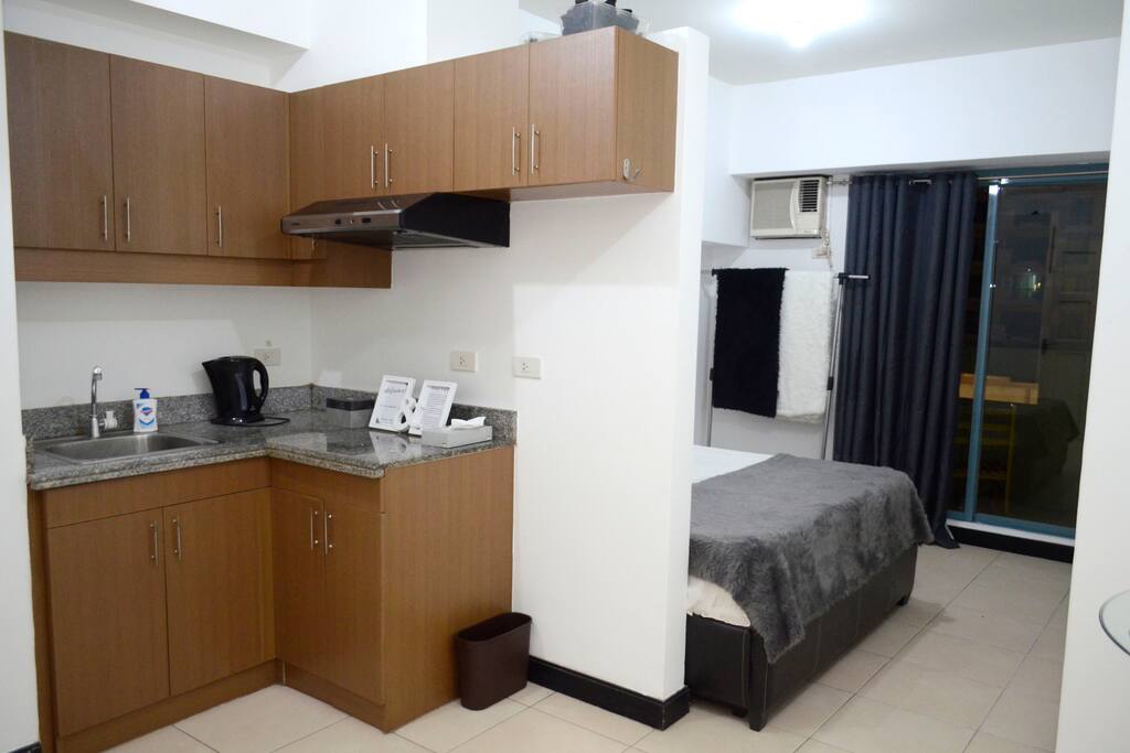 Wall dividing the bedroom and the kitchen