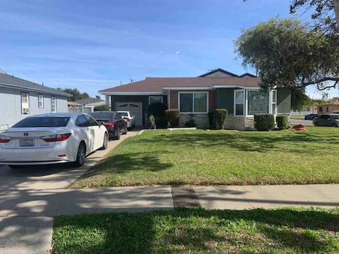 "Gorgeous 3 bedroom house in sunny LA"