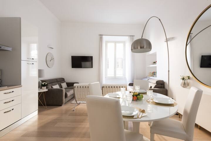 Tacito Imperial Apartment 2600sq ft gallery image 4