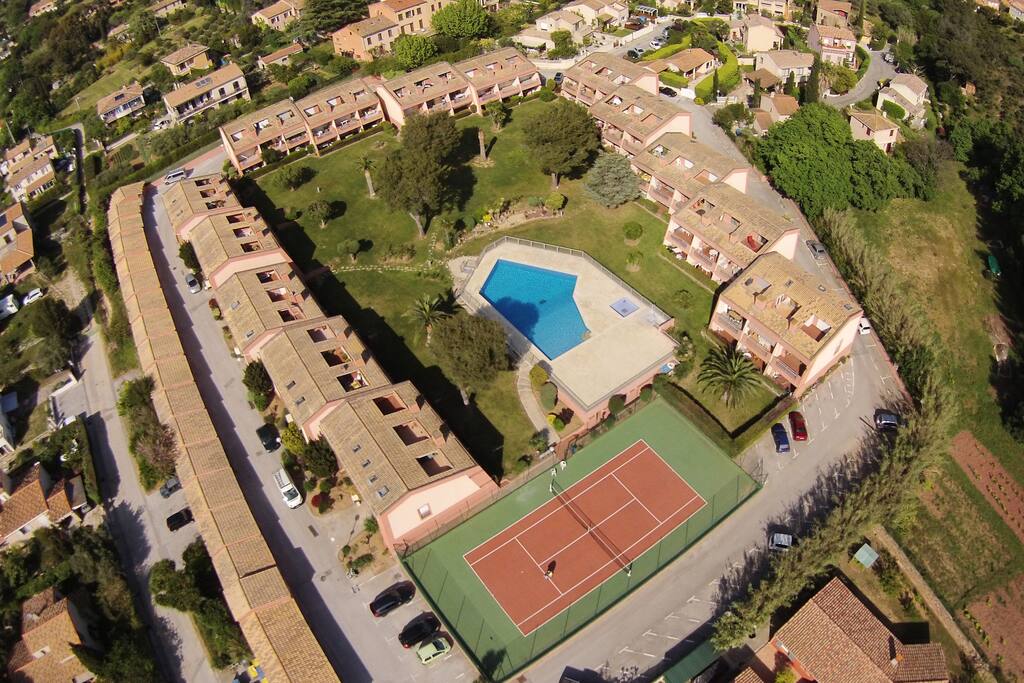 mit großem Pool in einer gesicherten Ferienanlage