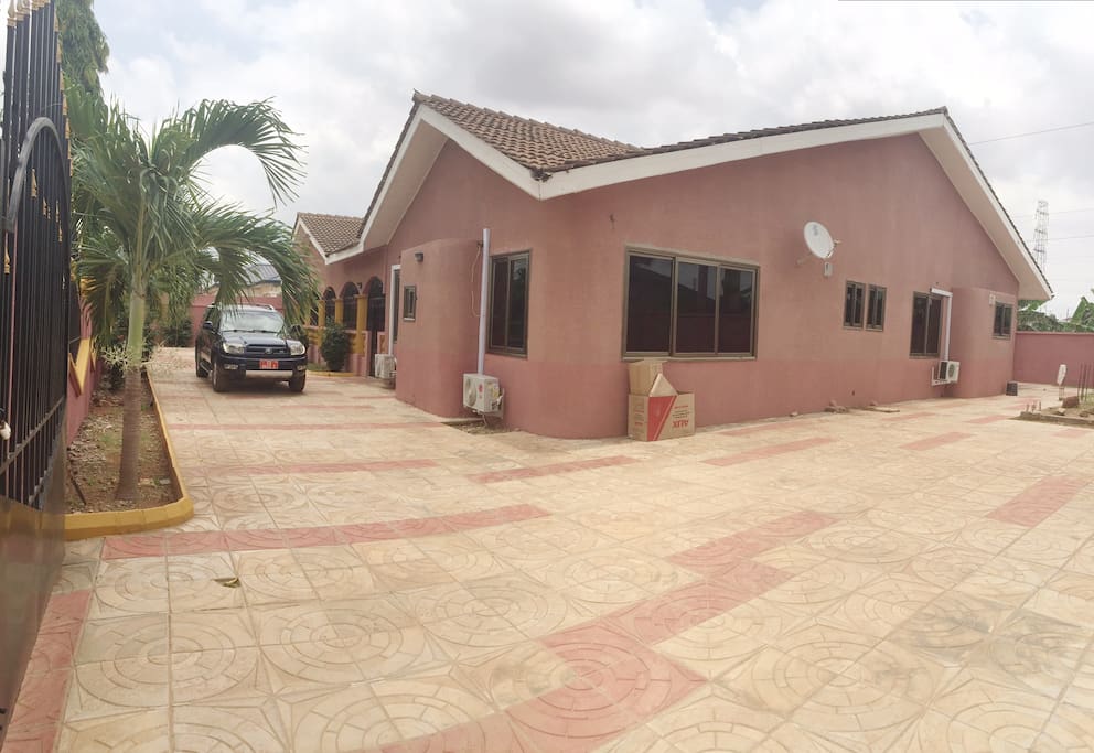 We have a big outdoor space that can hold up to 6 cars
