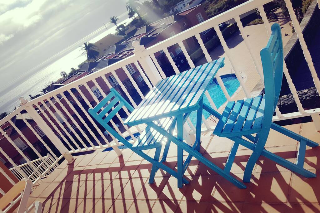 Mesita de terraza, para que comiences un día de aventuras con una buena taza de café y por supuesto con el mejor amanecer.