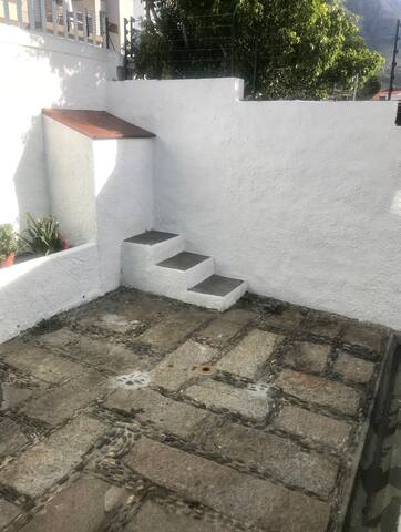 Handcrafted Designer Home with Spectacular Views gallery image 4