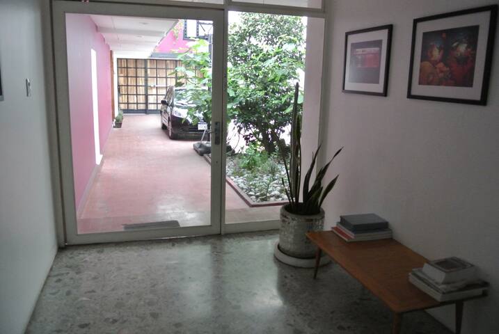 Beautiful designer artists home.. gallery image 4