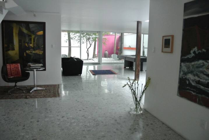 Beautiful designer artists home.. gallery image 5