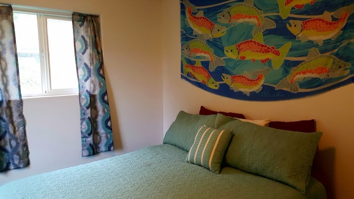 El dormitorio "salmón" con un cómodo colchón de espuma viscoelástica.