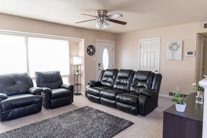 Outstanding 4 Br 1  1/2 Ba W/ Free Wifi - Farmington, NM