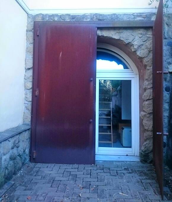 indipendent entrance