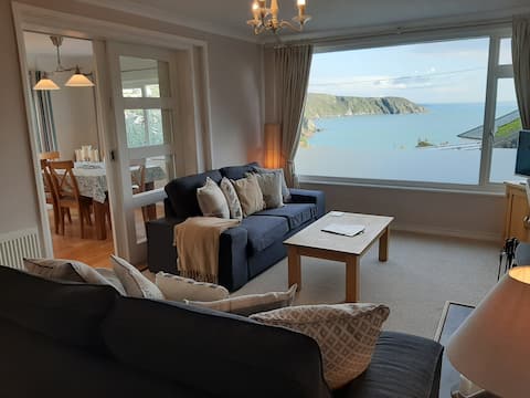 Maen Lay - holiday home with sea views