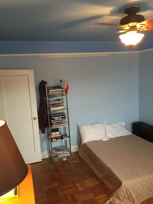 Private bedroom 11'x13' with brand new full size memory foam mattress.