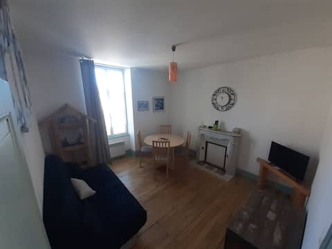 Apartment located close to SNCF train station