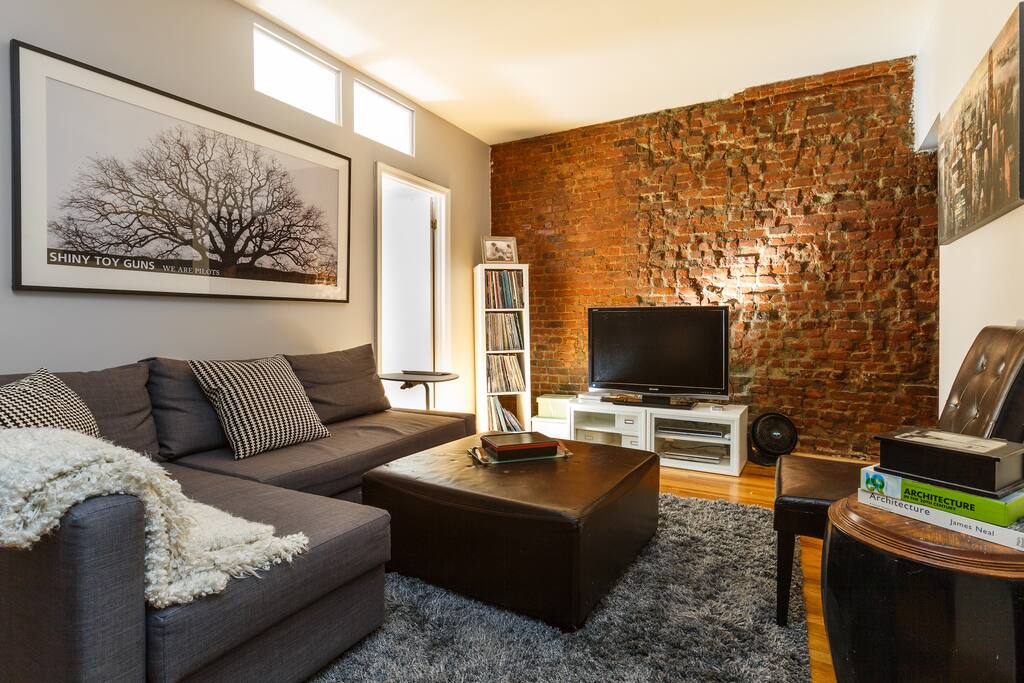 clutter free living room