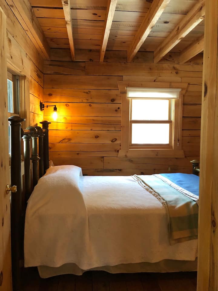Hunter's Drift - a cozy cabin in the woods