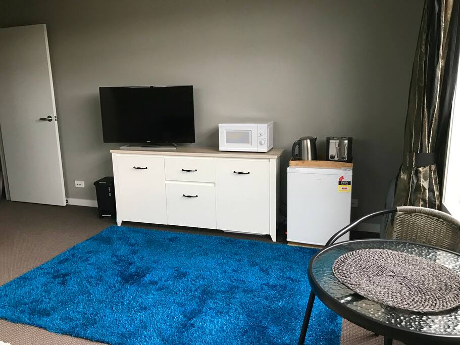 Private Lounge with TV (Freeview), fridge, kettle, toaster, microwave, dining table, couch (sofa bed), tea, coffee, milk, crockery and cutlery.
On the bookshelf you will find a black compendium containing a map of the local area, wifi code and local restaurant/takeaway menus.