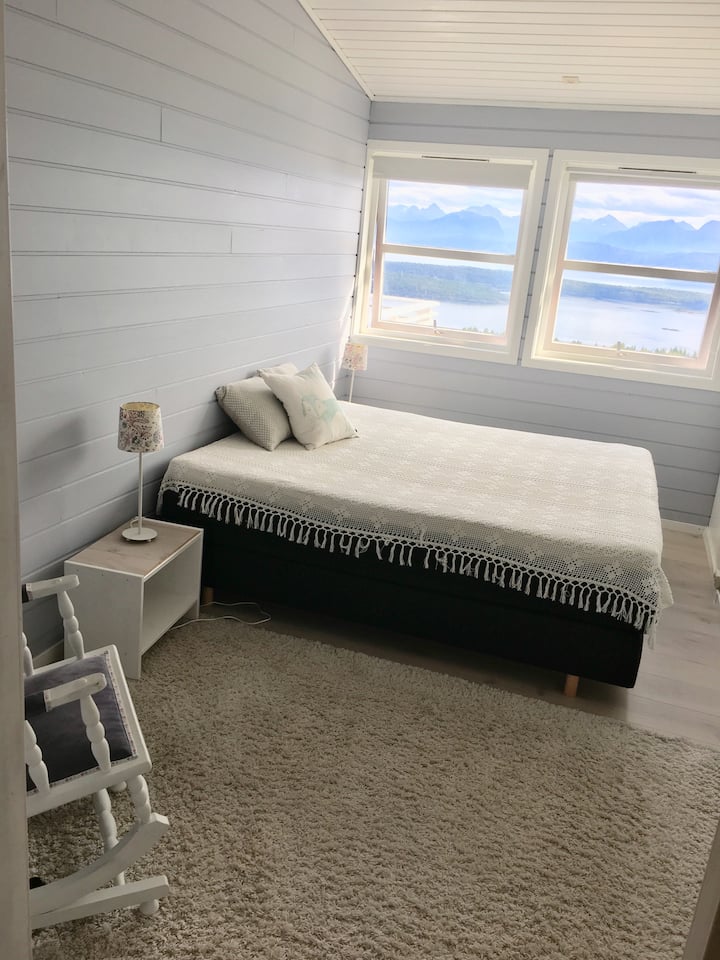 Საძინებლის მესამე სართული (180 სმ საწოლი)