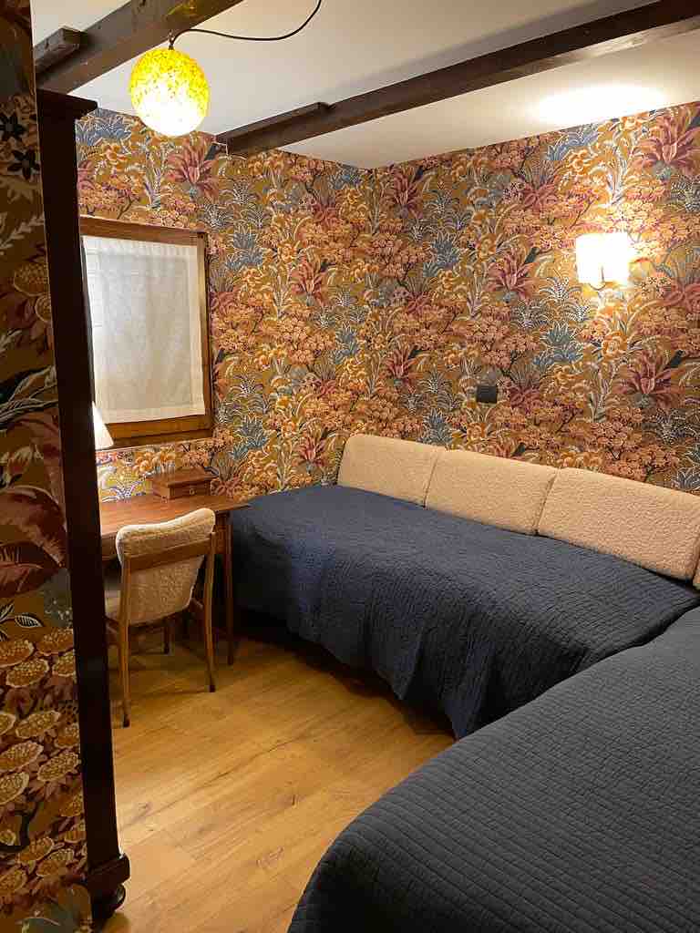 dormitorio con camas individuales que se pueden usar