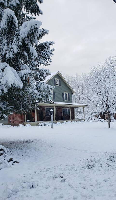 Comfortable Vermont Getaway. Three bedroom home.