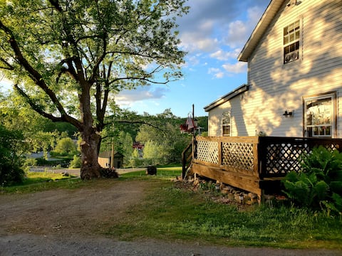 Successful Airbnb property: Pigeon Hill cozy studio in Au Sable Forks