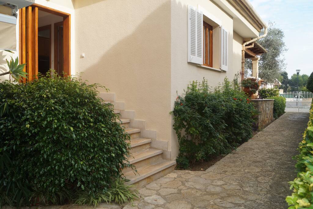 Entrada principal de la casa