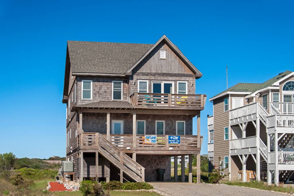 JR32: Footloose & Fab | Front Exterior