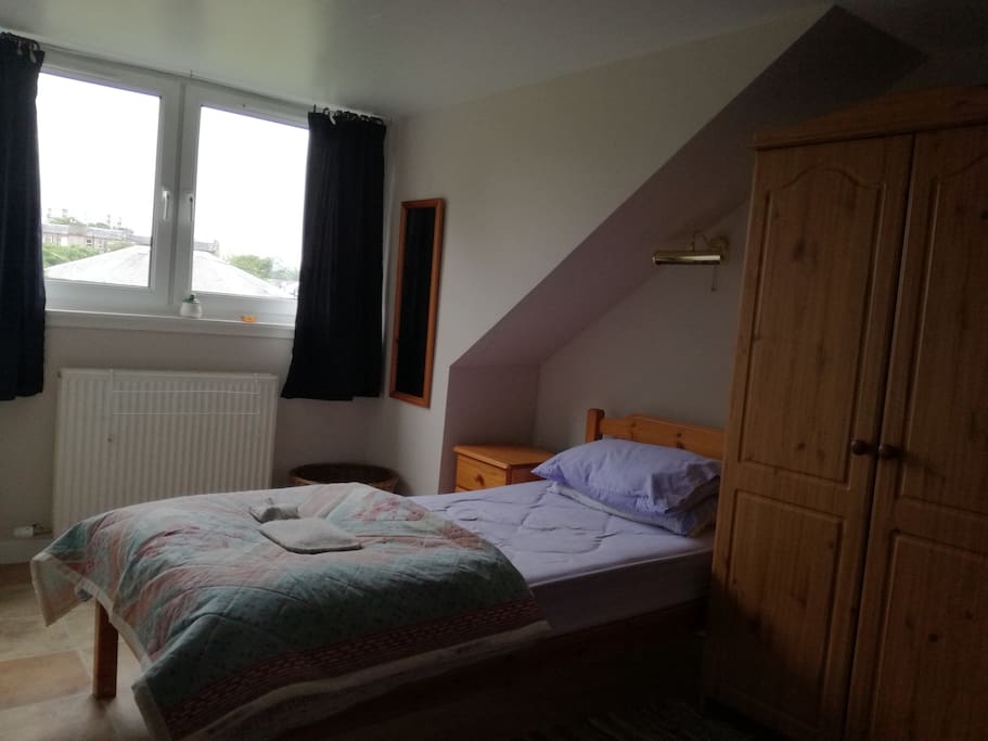 twin room bed to rear of house with large dormer window