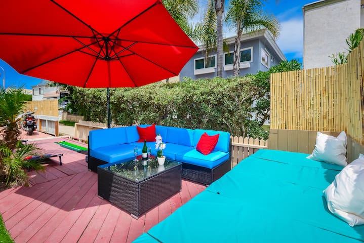 ☀ Mission Beach Mega Mansion Sleeps 16☀ gallery image 2