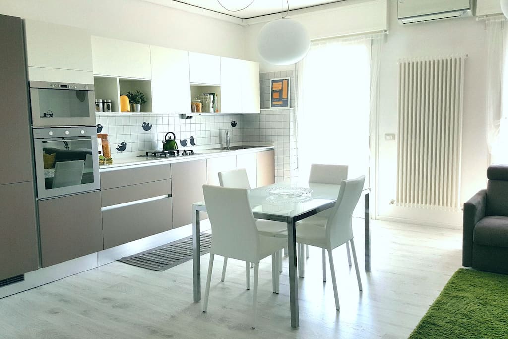 La cucina-soggiorno/The kitchen-Living room
