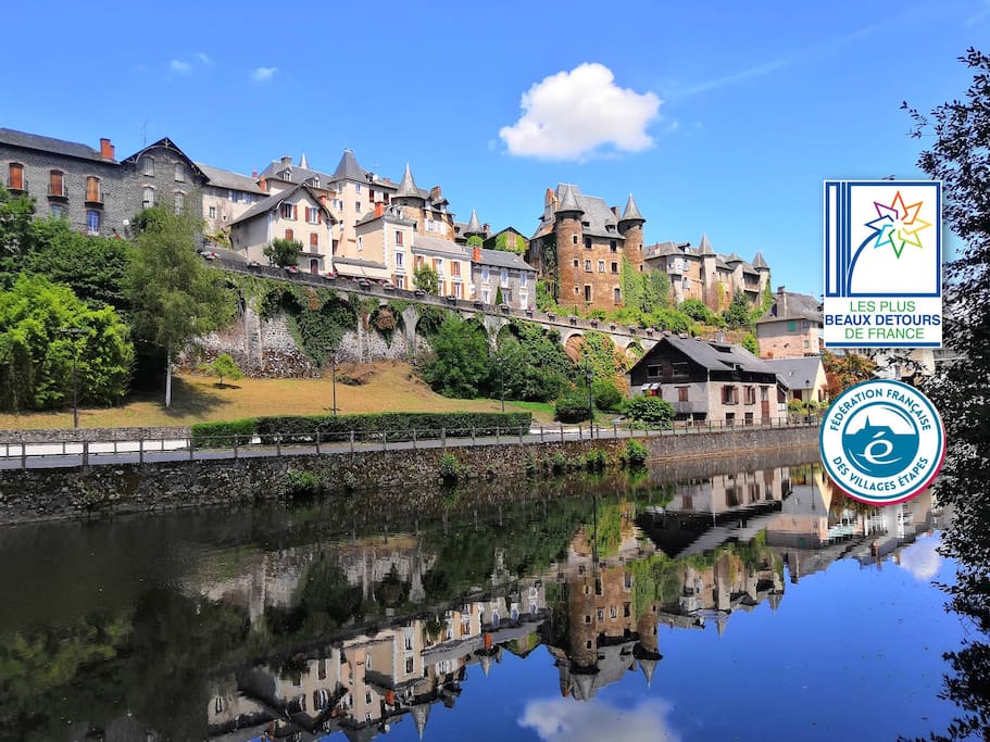 The apartments are set up in the heart of the old town in the original medieval town walls, the building is top right, nestled between the neighbours' turrets to the left and the right. The views are spectacular of the river Vezere below and ideal for walks, shops and cafe bars.